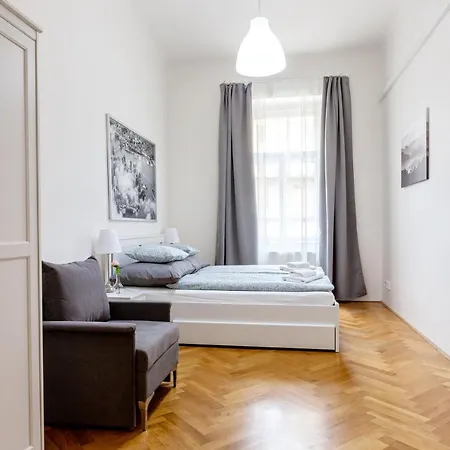 Castle Aparthotel 3*
