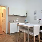 Castle Aparthotel 3*