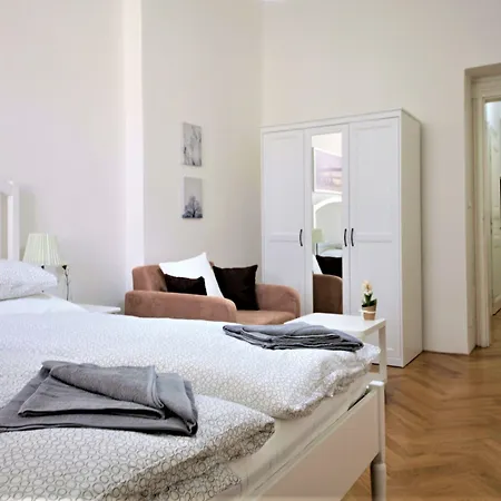 Castle Hotel apartamentowy Praga